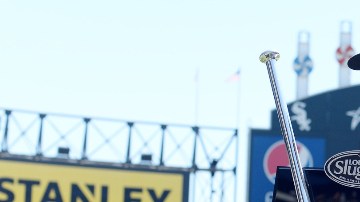 José Abreu recibió  premios como Novato del Año y Bate de Plata como primera base, entre otros.