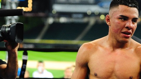 El popular boxeador de Chicago Adrián ‘Tigre’ Granados enfrentará al invicto Brad Solomon en el cartel Pacquiao-Mayweather el 2 de mayo en el MGM de Las Vegas.