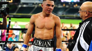 El popular boxeador de Chicago Adrián ‘Tigre’ Granados enfrentará al invicto Brad Solomon en el cartel Pacquiao-Mayweather el 2 de mayo en el MGM de Las Vegas.