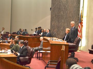El Concilio Municipal de la ciudad tiene como alcalde saliente a Rahm Emanuel quien será reemplazado del cargo por la primera alcaldesa electa afroamericana de Chicago Lori Lightfoot