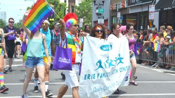 El punto de encuentro para los espectadores del desfile anual del Orgullo Gay 2022 es en las avenidas Montrose y Broadway, en el vecindario Uptown.