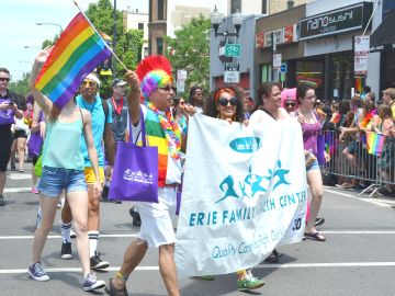 El punto de encuentro para los espectadores del desfile anual del Orgullo Gay 2022 es en las avenidas Montrose y Broadway, en el vecindario Uptown.