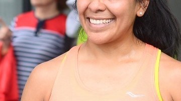 La atleta Columba Montes obtuvo dos triunfos en menos de 24 horas, ganando 1 milla en Chicago y 5K en Evanston.