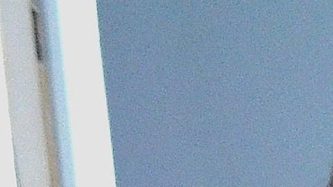 Cindy Zea junto a su hijo menor Luis Eduardo Aquino en su domicilio en Chicago.