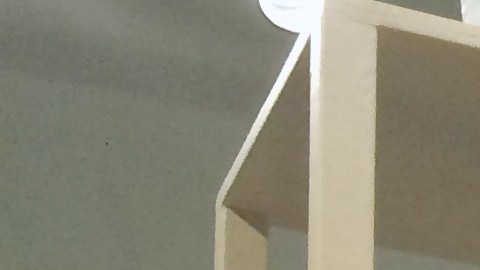 Rodrigo Lara Zendejas es el creador de la exhibición ‘Extranjeros Deportables’, encarna a los inmigrantes que fueron deportados en los años 30.