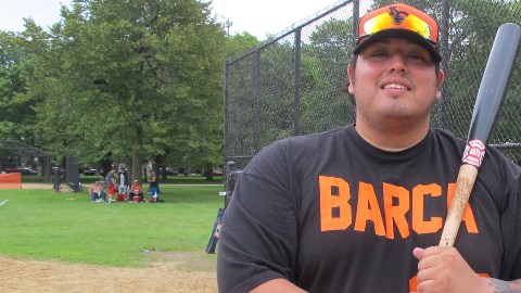 Jesse Zaragoza Jr. es manager y jugador del equipo La Barca en la Benito Juarez Baseball League.