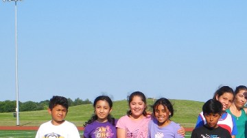 Los niños y sus mamás entrenan martes y jueves en el lago y calle Montrose a las 4 de la tarde.