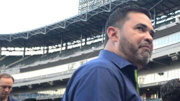 Ozzie Guillén acudió a la celebración del décimo aniversario de la Serie Mundial en el estadio de los White Sox, Junto a el esta Orlando ‘Duque’ Hernández.