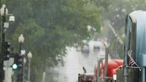 Este grupo de camioneros se reunieron en una parada de camiones en el sur de los suburbios de Monee, en Illinois antes de iniciar la protesta.