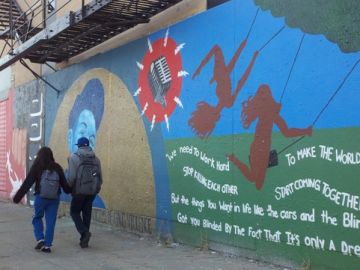 Este mural en honor a Jeff Maldonado Jr se ubica en las calles 18 y Paulina, en Pilsen.
