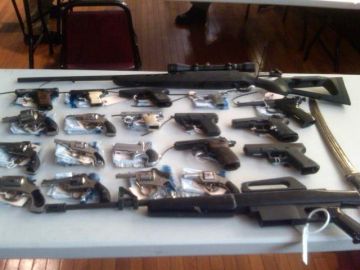A los propietarios de armas que vuelvan a cumplir con las normas se les devolverán sus armas, indicaron las autoridades. Foto Impremedia