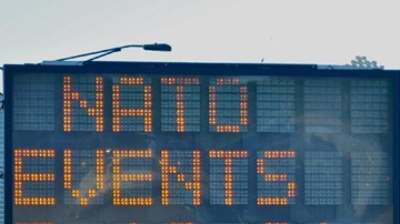 La Policía detectó un sedán Acura gris que conducía sin faros en la primera cuadra al oeste de la avenida Fullerton.