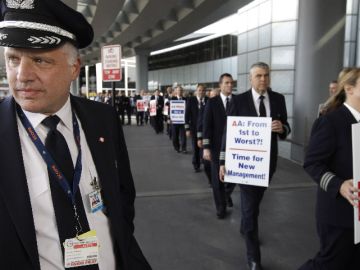 La manifestación de un grupo de pilotos de Chicago se produce a vísperas del fin de semana festivo y cuando se estima un aumento de viajeros en el aeropuerto O'Hare.