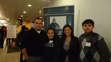Jesse Palencia, Jeyci Flores, Diana Mendoza y Ángel Bahena en el evento auspiciado por CHCI en Chicago el fin de semana pasado.