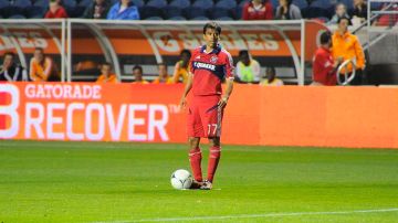 Después de una ausencia de seis semanas, el mexicano Pável Pardo regresa a defender la camisa roja, justo cuando más se le necesita.