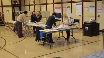 Votantes madrugaron en el precinto ubicado en la escuela primaria Newton Bateman, en el norte de la ciudad.