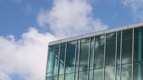 Escuela de UNO ubicada al oeste de la calle 47th en el vecindario de Archer Heights.