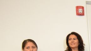 Líderes comunitarios latinos se reunieron en la residencia estudiantil La Casa, de The Resurrection Project, en Pilsen.