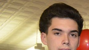 El joven José Quintero (centro) con otros dos beneficiados de la Acción Diferida.