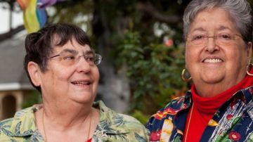 Sharon Raphael y Mina Meyer, una pareja de lesbianas de California. El 26 de marzo, la Corte Suprema escuchará argumentos a favor y en contra de las bodas gays en ese estado.