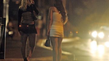 Una resolución que está siendo considerada en la junta del condado urge a la legislatura de Illinois a eliminar el cargo por el delito de prostitución.