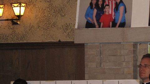 Foto de uno de los eventos de la ICIRR, en Chicago. Lanzamiento de la línea de ayuda Family Support Hotline.