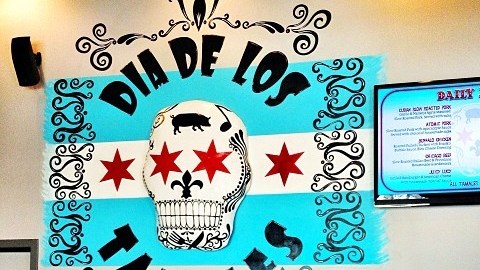 Jeni Wahl, Sam Wahl y Keith Carlson, celebraron la apertura de 'Día de los Tamales' esta semana.