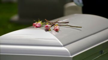 Proyecto de ley quiere prevenir los incidentes violentos en los funerales de pandilleros.