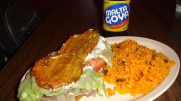 El sándwich puertorriqueño llamado Jibarito, fue inventado en Chicago en 1995.