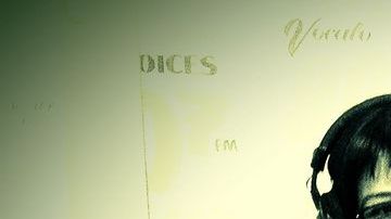 Jesús Echeverría y Rocío Santos conducen un programa en español en Vocalo 90.7 FM los domingos de 12 pm. a 8 pm.