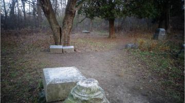 “Bachelor’s Grove” es un panteón abandonado rodeado del bosque Everdon/Rubio, y es uno de los sitios más embrujados en el mundo y donde hasta el día de hoy prevalece lo paranormal.