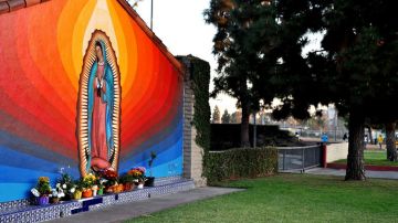 Un mural con la imagen de la Virgen de Guadalupe.