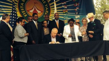 El gobernador Pat Quinn firmó la ley 'Clean Slate Act.