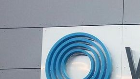 Una protesta de empleados de WaterSaver Faucet.