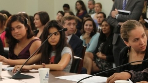 Menores inmigrantes comparecieron en Washington DC ante congresistas para pedir que no los deporten