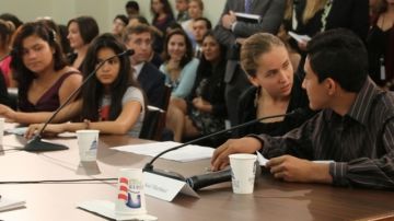 Menores inmigrantes comparecieron en Washington DC ante congresistas para pedir que no los deporten
