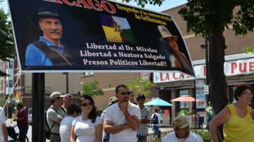 Mexicanos se reunieron en la plaza Tenochtitlán, para manifestarse a favor de José Manuel Mireles y de Nestora Salgado.
