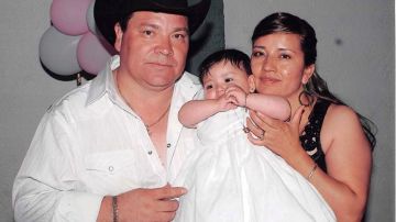 Rosa Ruiz Jiménez, originaria de San Bernabé, Michoacán junto a su esposo Desiderio Medina a ellos le intentaron secuestrar a su niña en México.