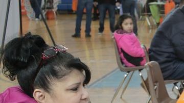 Decenas de personas asistieron a talleres para educarse e inscribirse en Obamacare.