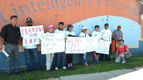 Tras su paso por el suburbio de Joliet, activistas y pacientes con sus familias dicen que a pesar del cansancio y del  calor seguirán su recorrido hasta llegar a Springfield, capital de Illinois. Piden no recortar fondos estatales para diálisis y trasplantes para indocumentados.