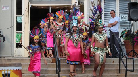 El 5 de agosto, en el Parque Davis Square, fue una de sus últimas presentaciones del Ballet Folklórico del Conciliodel Barrio de las Empacadoras bajo la instrucción del ‘Maestro’.