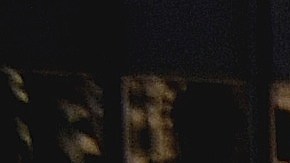 Vestidos con uniformes de reclusos color naranja, encadenados y encerrados en una cárcel simulada, un grupo de inmigrantes hizo una representación simbólica de las detenciones y separaciones de familias.