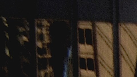 Vestidos con uniformes de reclusos color naranja, encadenados y encerrados en una cárcel simulada, un grupo de inmigrantes hizo una representación simbólica de las detenciones y separaciones de familias.