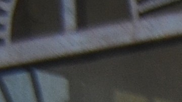 Vecinos del barrio de  La Villita en su mayoría jóvenes afuera de la oficina del concejal Ricardo Muñoz (D-22).