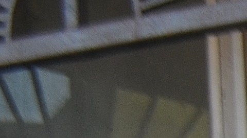 Vecinos del barrio de  La Villita en su mayoría jóvenes afuera de la oficina del concejal Ricardo Muñoz (D-22).