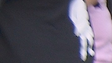 Manifestantes pidieron un alto al abuso policiaco contra las comunidades de minorías durante una protesta afuera del centro de convenciones McCormick Place en Chicago.