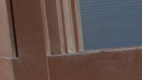 El padre José Landaverde y activistas de la Misión Fe, Vida y Esperanza protestan contra las nuevas redadas de inmigración frente a la oficina del congresista Luis Gutiérrez en Chicago.