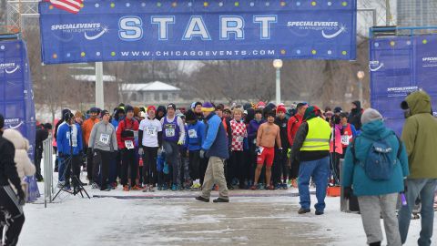 El 2016 comenzó con una carrera de 5K y un baño de agua helada en el lago Michigan.