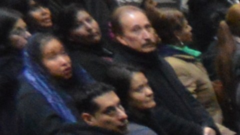 El obispo auxiliar Alberto Rojas de la Arquidiócesis de Chicago formó parte de la ceremonia religiosa para velar a la familia Martínez.