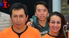 El equipo mixto Real Celaya con su dirigente Mayra Rocha (derecha) juegan todos los miércoles por las noches.